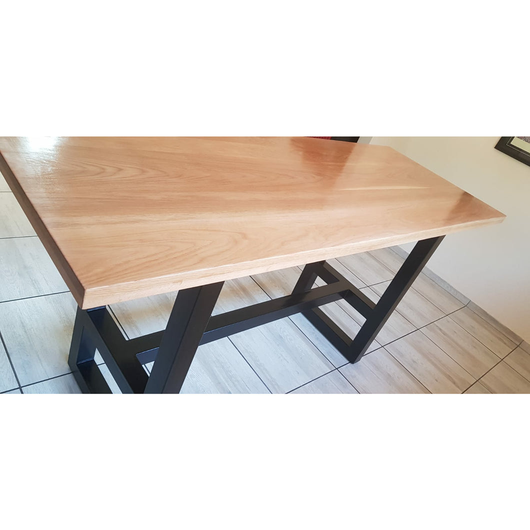 Tables with heavy duty base INDOORS ONLY